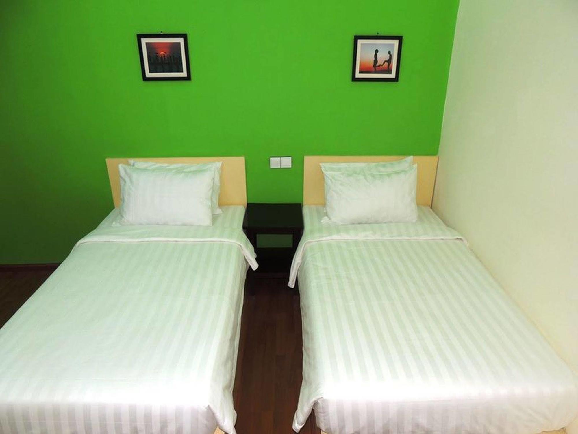 Lotus Bed & Breakfast Янгон Екстер'єр фото