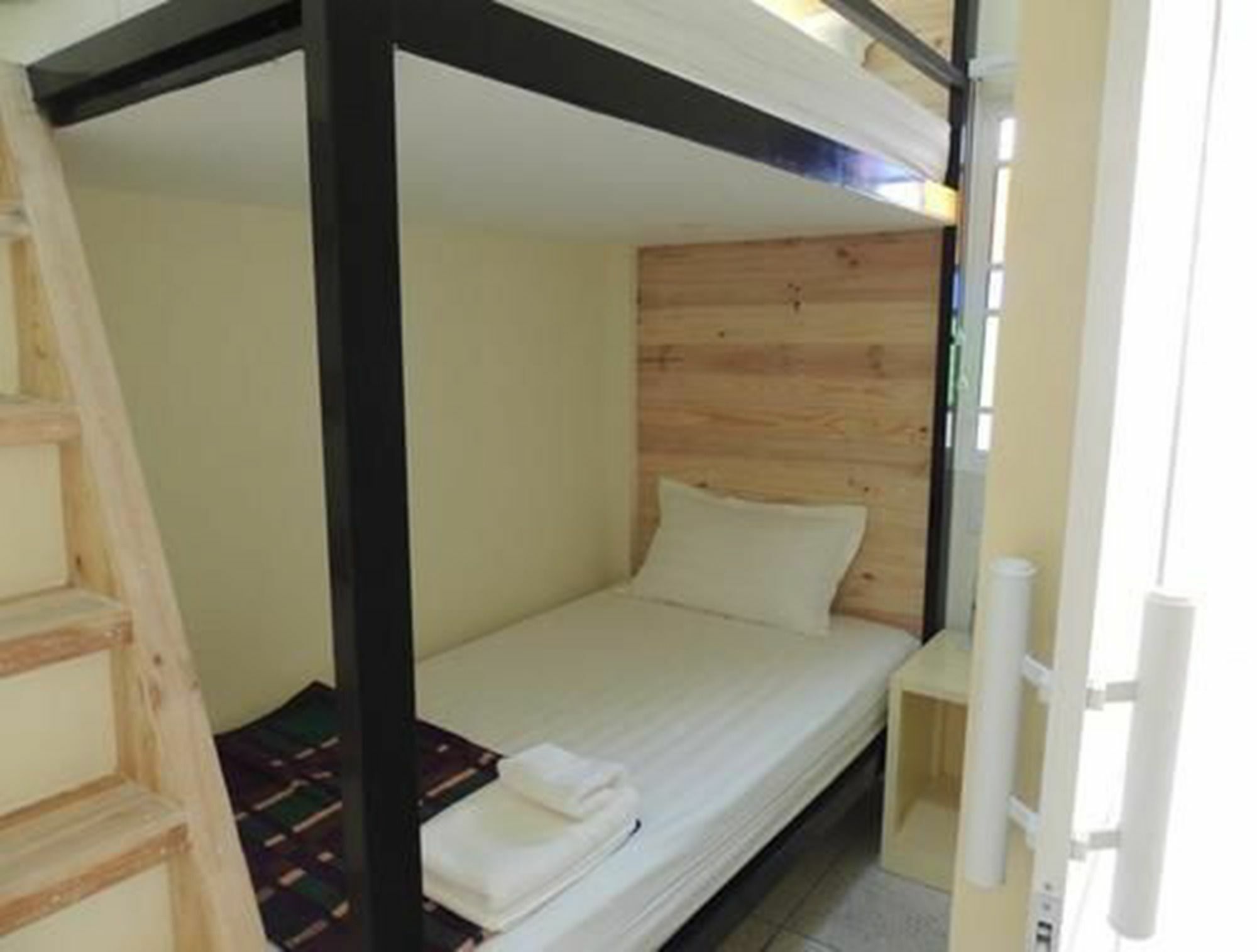 Lotus Bed & Breakfast Янгон Екстер'єр фото