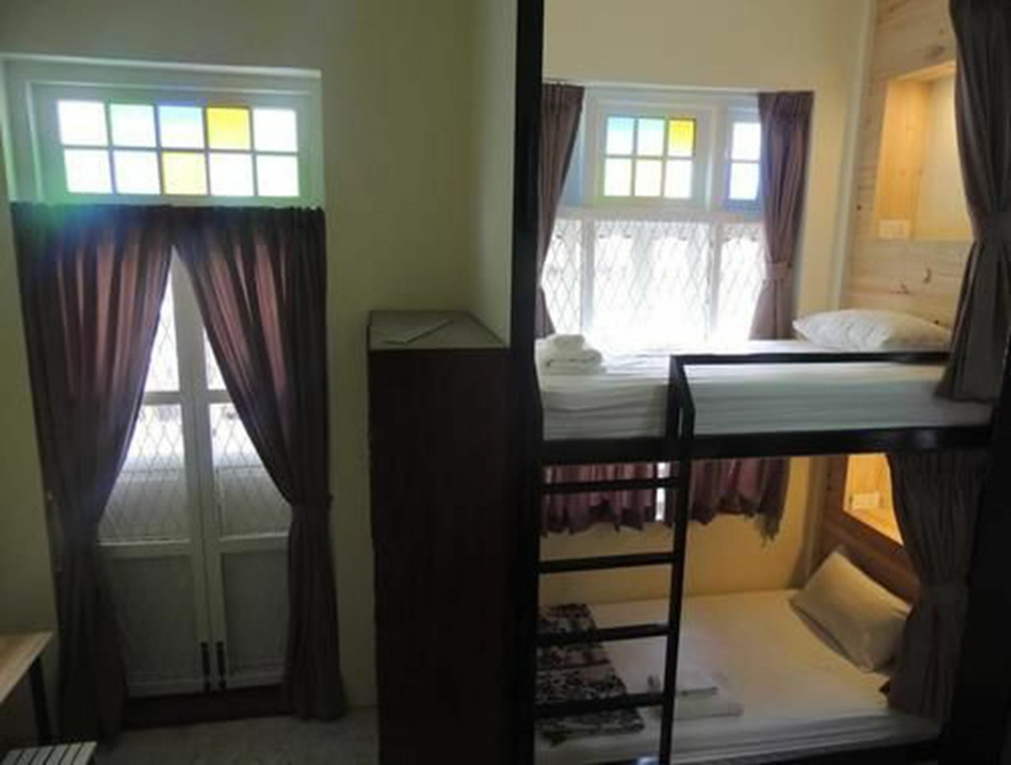 Lotus Bed & Breakfast Янгон Екстер'єр фото